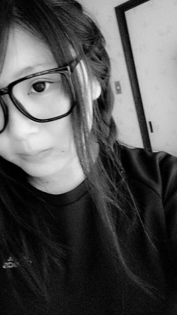 編み込みしてみた✌
白黒にするとthe昭和って感じするwww
