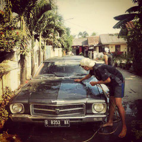 oldcar_photo's tweet photo. Biar tua juga dia butuh mandi .. #oldcar #holden #australia #statewagon by vianotoro http://t.co/bkO84PUhl4
