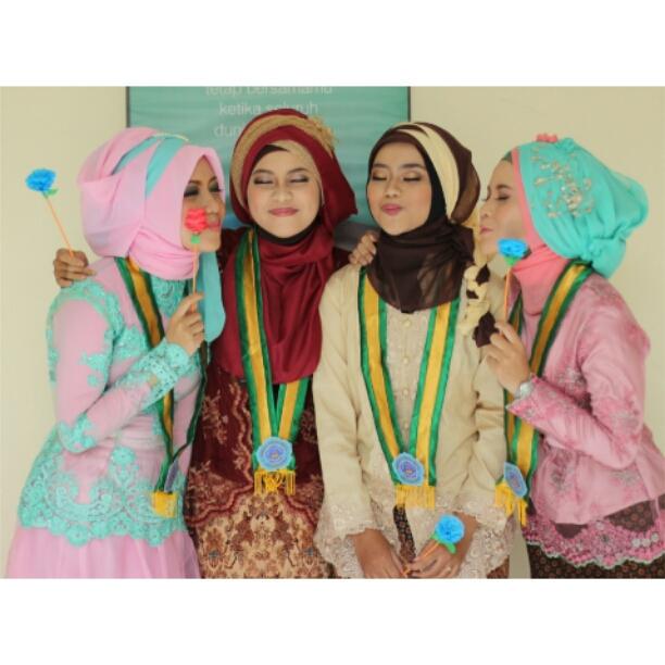 fnyns's tweet photo. Mn ad knco kyk kita? G prh ktmu, apalagi tyk kbr, nyemangatin? Gmn ga kgn cb. @firlaanafr @fitriarums @AstinputriS ♥ http://t.co/AdnSIsK8Xb