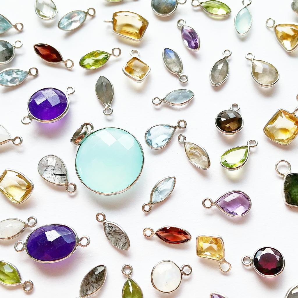 amandaandmoose's tweet photo. Shine Bright and Sparkle On 💎💎💎💎
#gemstones #jewelry http://t.co/MlE4v3NWzd