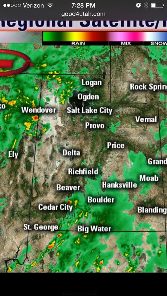 AlanaBrophyWX's tweet photo. Moisture is in S. Utah too, but extremely powerful storms up north. Winds up to 70mph. Heavy rain. ⚡️☔️ @abc4utah http://t.co/KVKW5hHE0f