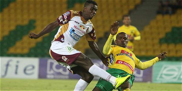 ELTIEMPO's tweet photo. Atlético Huila quiere vencer al Tolima y ganar el clásico http://t.co/RcuYKuFfqi http://t.co/ua1DsFQY9r