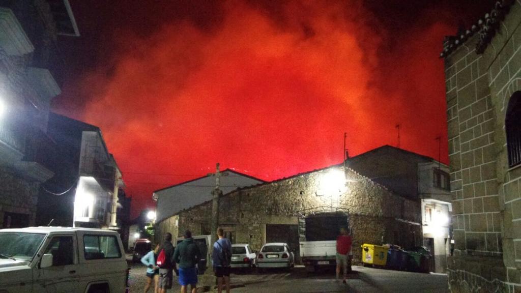 zorromicali's tweet photo. #IFAcebo noche de infierno para las gentes de Acebo http://t.co/eTksFC8mHH