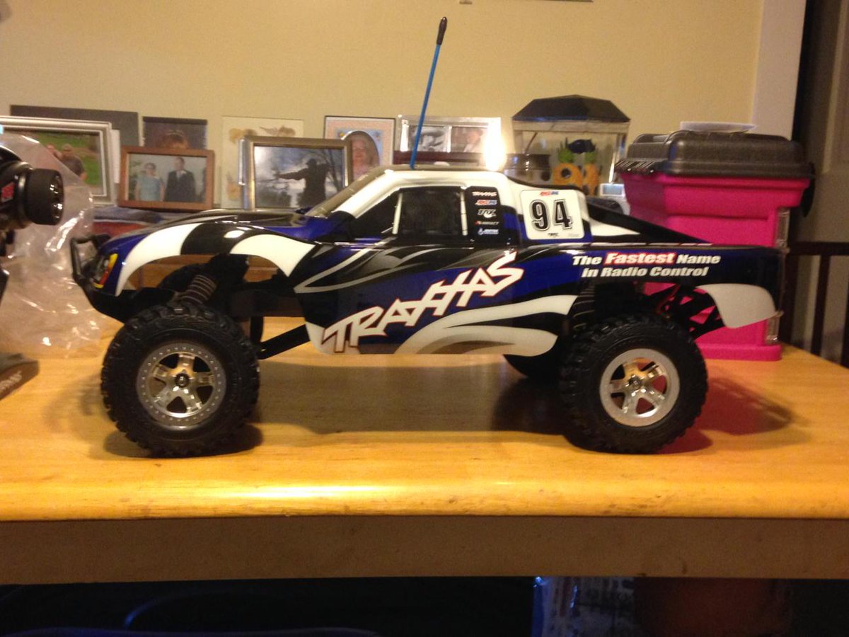 JustinWalls94's tweet photo. My newest purchase. @Traxxas #slash http://t.co/aLAlIepOL8