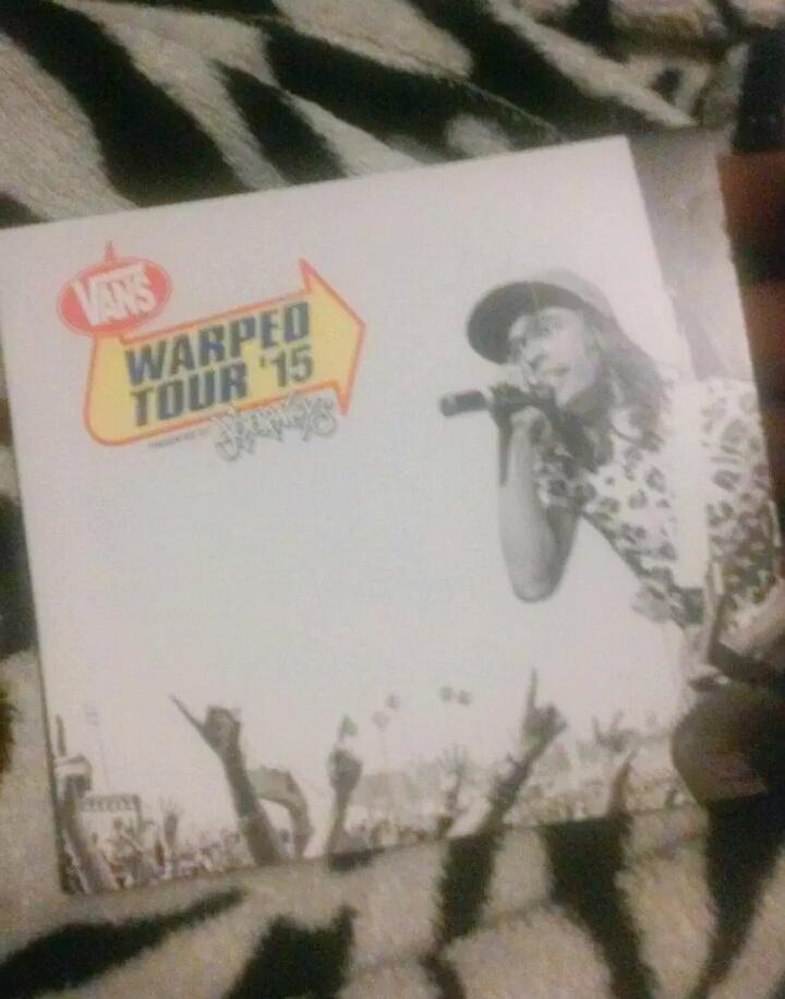 SarahADayton's tweet photo. @SideOneDummy @VansWarpedTour These cds are literally my life until warped next year ❤❤❤ #RELIVEWARPED http://t.co/1rLXPZnMUK