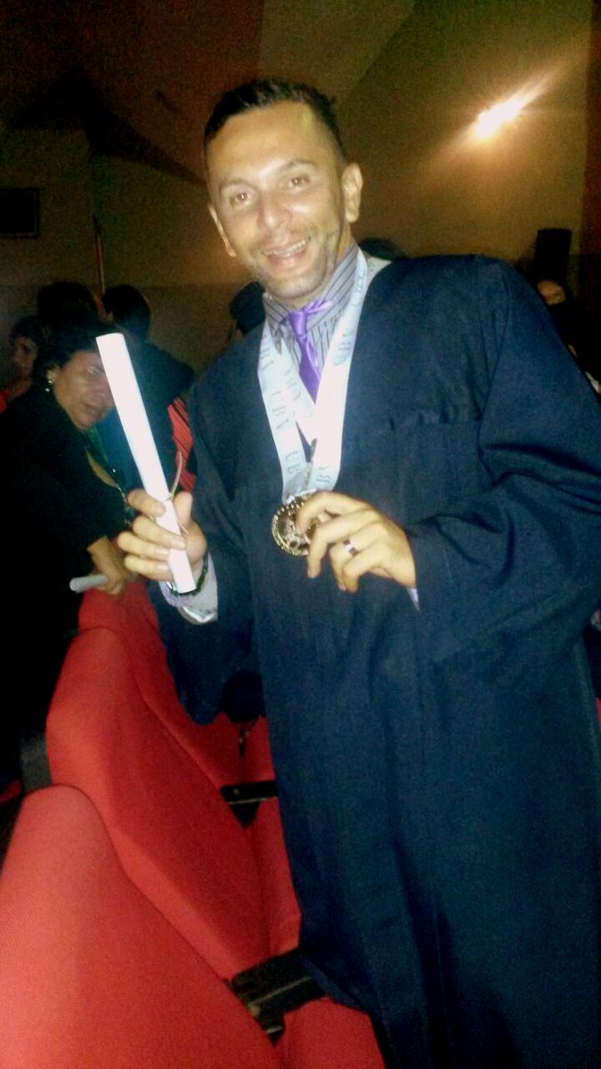 CulturaDelArte's tweet photo. Gracias a #Dios y mi Honoria que me ves desde el cielo mi 2do Titulo como Licdo Comunicación Social @ubv #TSU #LICDO http://t.co/fwU56KfZVW