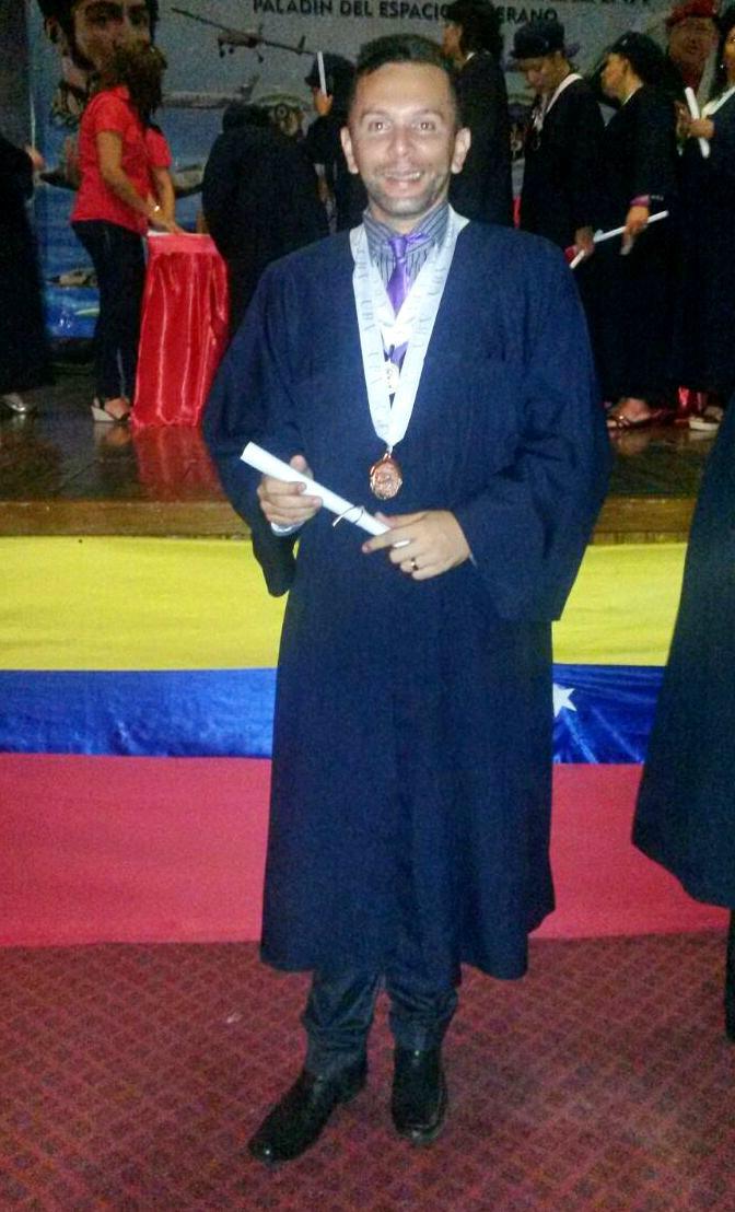 CulturaDelArte's tweet photo. Gracias a #Dios y mi Honoria que me ves desde el cielo mi 2do Titulo como Licdo Comunicación Social @ubv #TSU #LICDO http://t.co/mZ6kGIlTeD