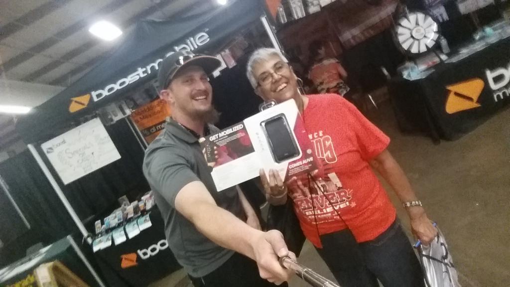 wc_events's tweet photo. We have a raffle winner thanks to @ilovehtc She says: Thanks, Joe! @SEgeberg @TiffianyBoost @WillisonKim #wc_events http://t.co/rRY4j9I1Qy