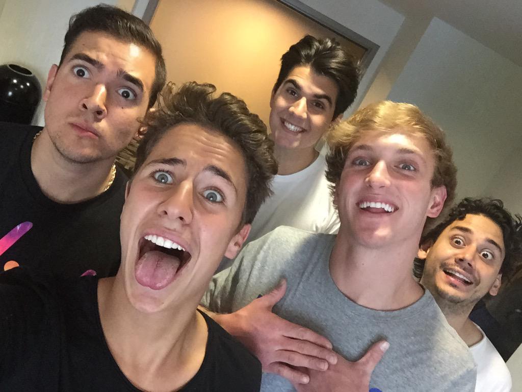 JuanpaZurita's tweet photo. Grabando Vines 🎥 @jucaviapri @christiand @LoganPaul @SoyRix http://t.co/MjjThpDWXj