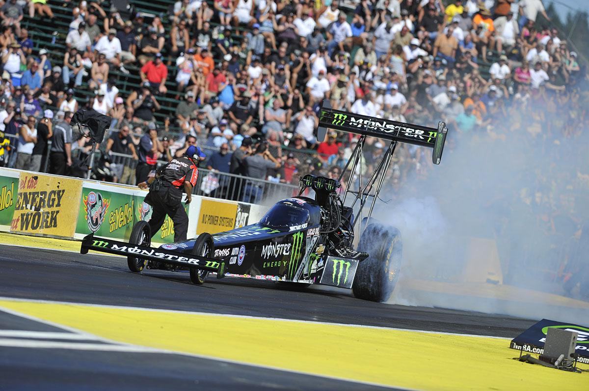 NHRA's tweet photo. #TopFuel Q2 going on right now at the #NorthwestNats #NHRA #GoOnYellow http://t.co/sGukfGq3jP