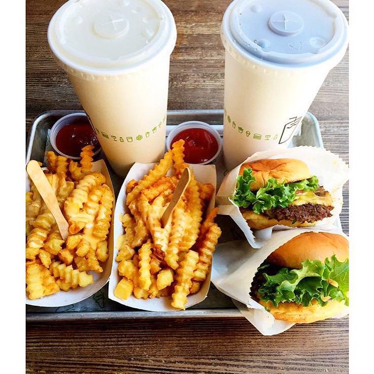 toddcarey's tweet photo. 🍔🍟🌆 NOMS #ShakeShake #NYC http://t.co/t24fmIWIFa