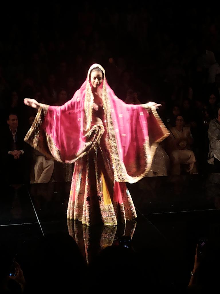 somyasuresh's tweet photo. Models twirling on the ramp as the show comes alive! @AJSKOfficial #BIBFW @bmwindia @IndiaBridalWeek http://t.co/VZ3eJhNqUQ