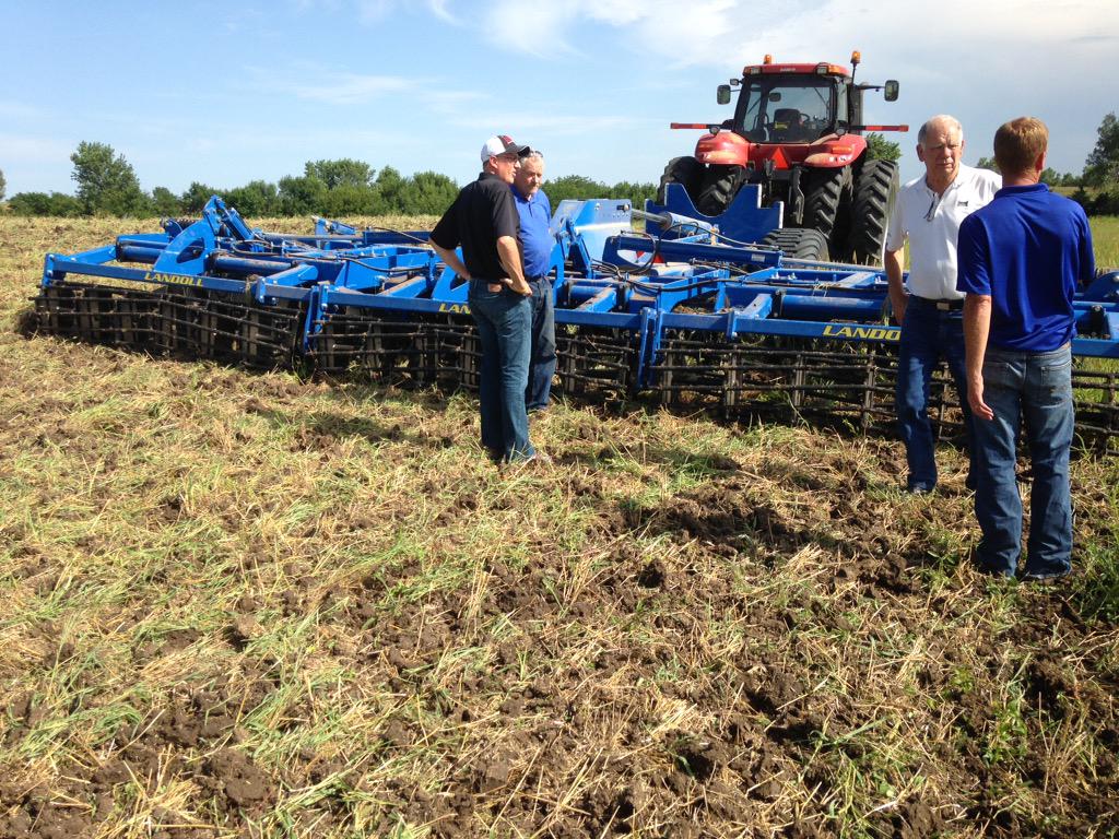 snag717's tweet photo. HSL hammering weeds in KS! #landoll http://t.co/sACEKALKHN