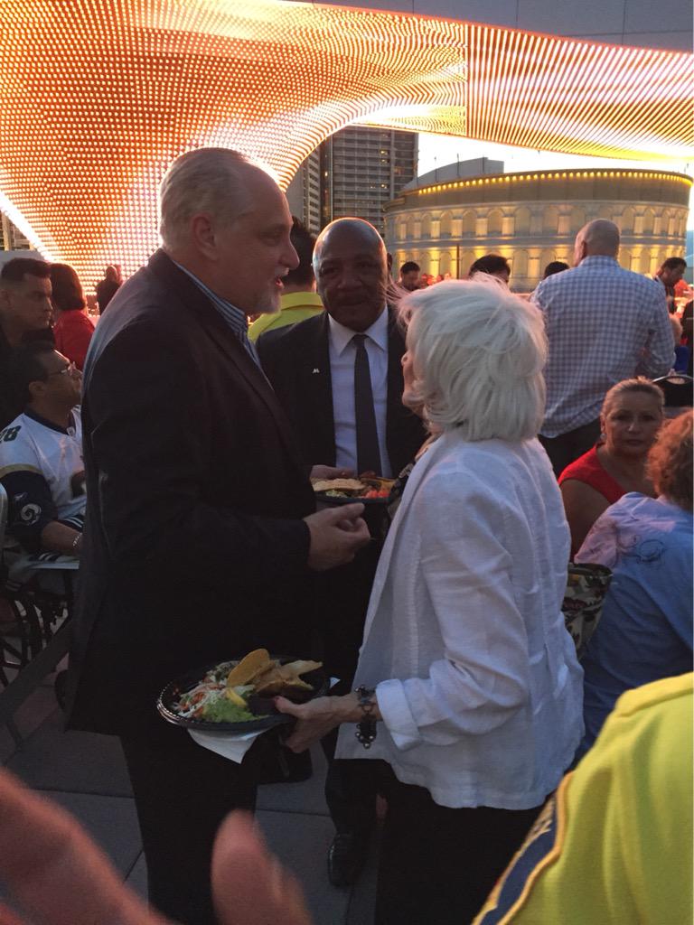 nvbhof's tweet photo. Our co-mc @AlBernstein w the champ #MarvelousMarvinHagler @TheLINQ @boxingrich @TooFred #nvbhof #2015class #legends http://t.co/CmjtvRsHqu
