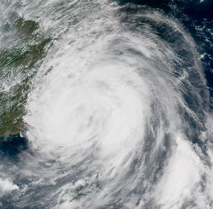 breakingweather's tweet photo. #Typhoon #Soudelor continues to pound Taiwan (Image/Himawari-8/JMA): http://t.co/6JmJUiMA4P http://t.co/VIoWK1oici