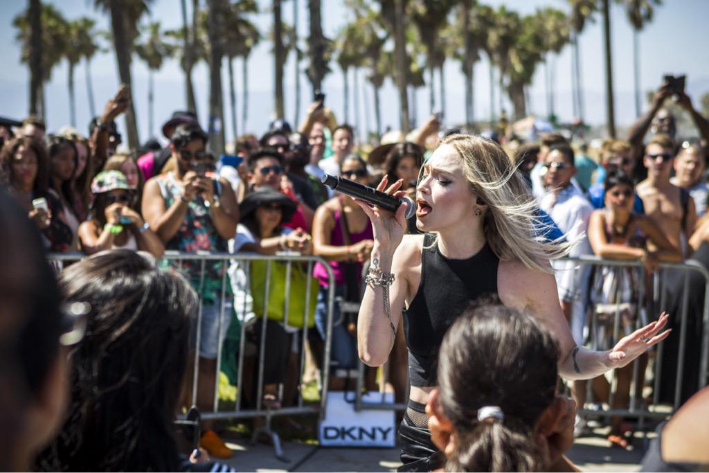 RT @DTS_Inc: We were up to #NoGood w/ <a href="/ivylevan/">I V Y</a> 100s of #VeniceBeach goers for DTS #MagicSpeaker 📷 <a href="/GarthMilan/">Garth Milan</a>