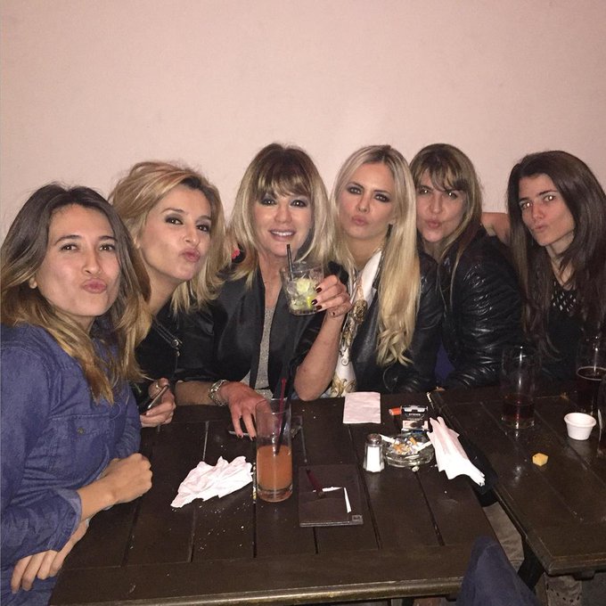 Cena de chicas @BenditaOk @AnyVentura1 @lacorderoes @MaruFernandez_ @carowailer @letyfernan http://t