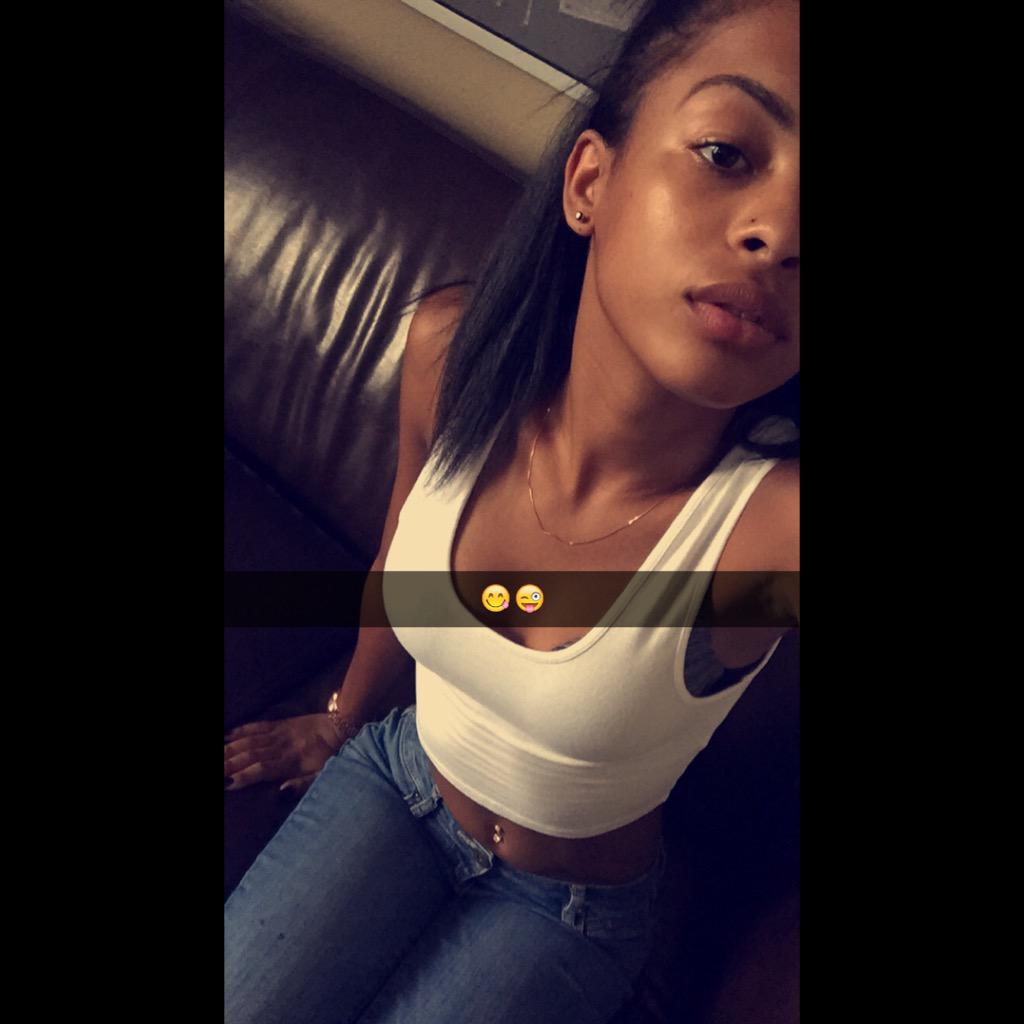 _Carolineeeeee_'s tweet image. #SuperLate 😅😈😌