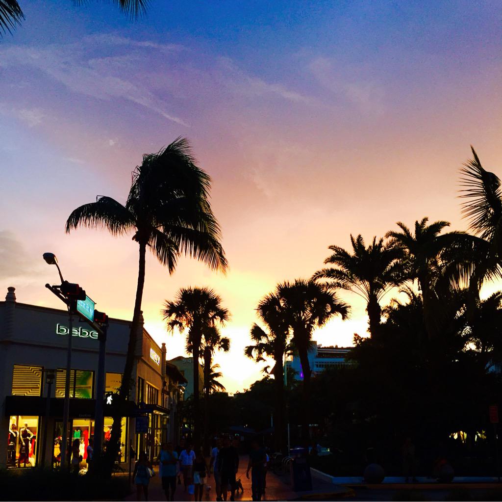 BettoBiscaia's tweet photo. Beautiful evening at Lincoln Road 🇺🇸 #USA #Miami #Florida #SouthBeach ☀️ #Biscaia http://t.co/D7HZbFLQgu