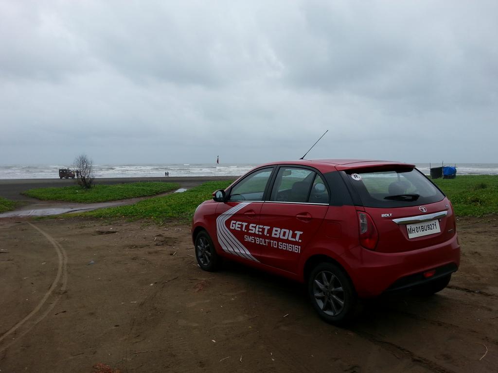 MyMotoringWorld's tweet photo. We're driving down the NH66 coastal road in the @TataMotors @TataBolt #getsetbolt #nh66 http://t.co/w4jBpOhuhL