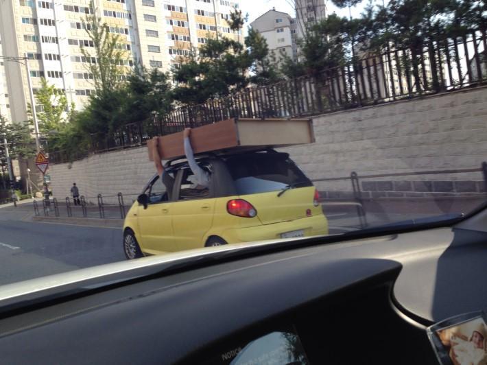 LL_NaSaRam's tweet photo. 시발 짐옮기는거보소ㅋㅋㅋㅋㅋㅋ 패트와매트인가ㅋㅋㅋㅋㅋㅋㅋㅋ http://t.co/2nefPx5Ua5