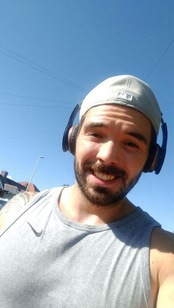 l19m_ro's tweet photo. Nice walk home in the sun.#sunsout #summer http://t.co/OeKeelgGJJ