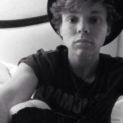 Daryl (@shrekislcve) on Twitter photo 