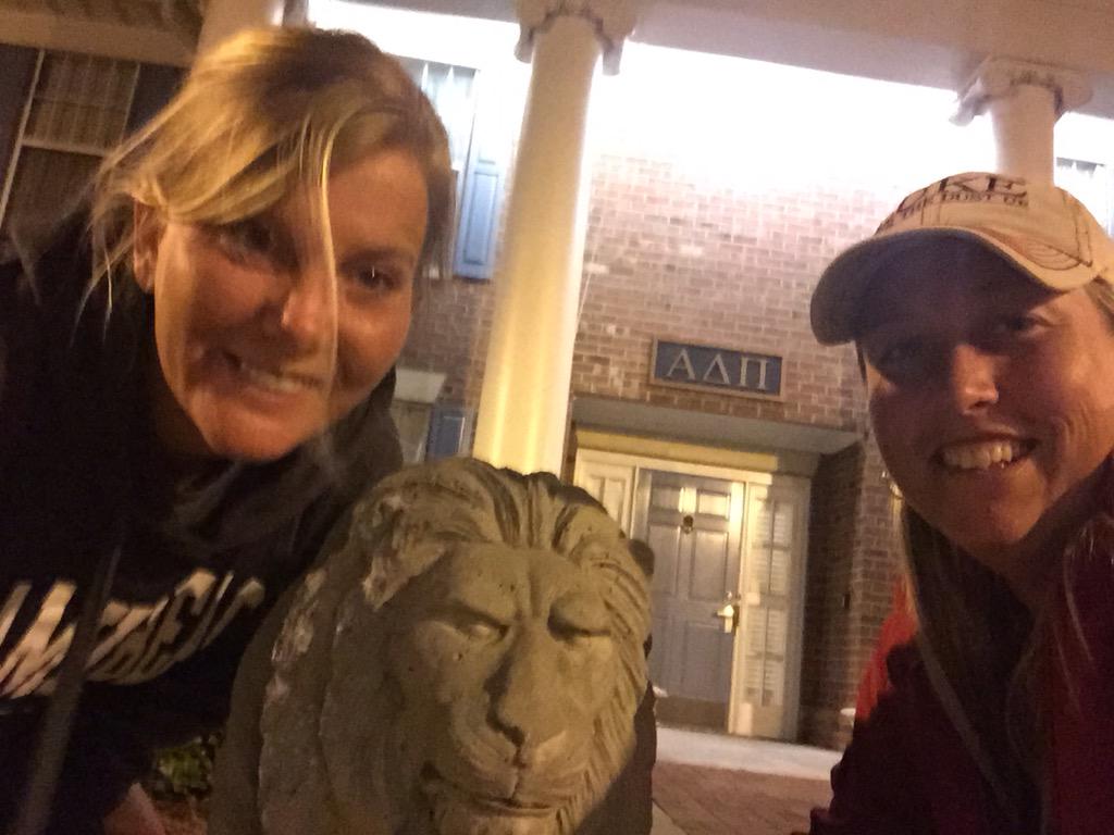 princessNikkiRN's tweet image. Driving thru Macon, Ga. We HAD to stop (430am!!) #Adpi #alums #firstAndTheFinest @ANNAWCJ