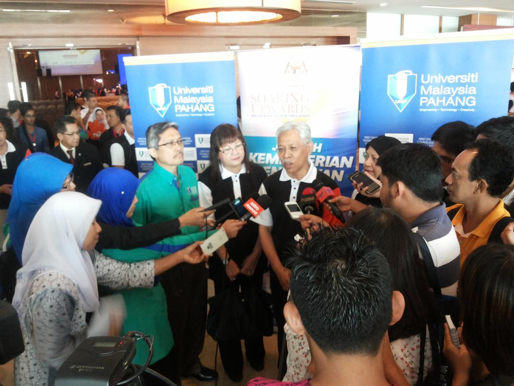 umpsamalaysia's tweet photo. Bersama Media.
#UMP
#soaringupwards
#kpt2015 http://t.co/VtaHw94uws