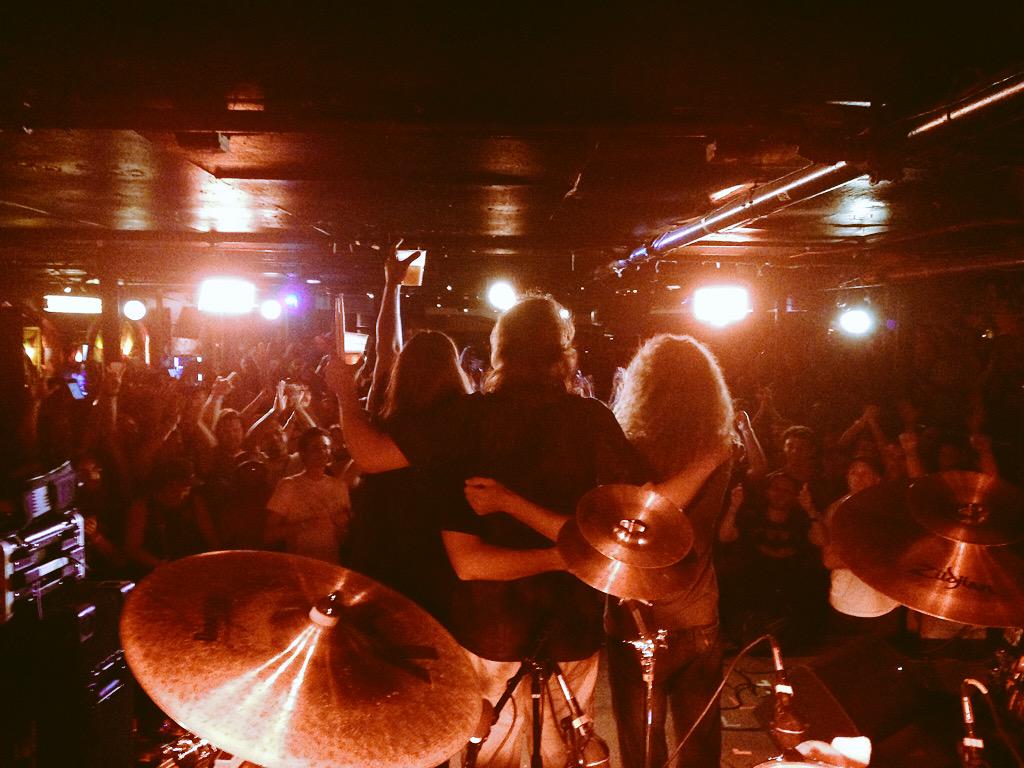 acratsband tweet picture