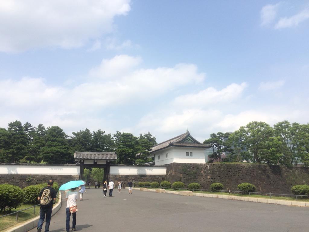 boholcafe's tweet photo. 内回りでショートカットヾ ^_^♪
#クリーンジャパン #cleanjapan #皇居 #rt #イマソラ #桜田門 http://t.co/Blq4vxfssG