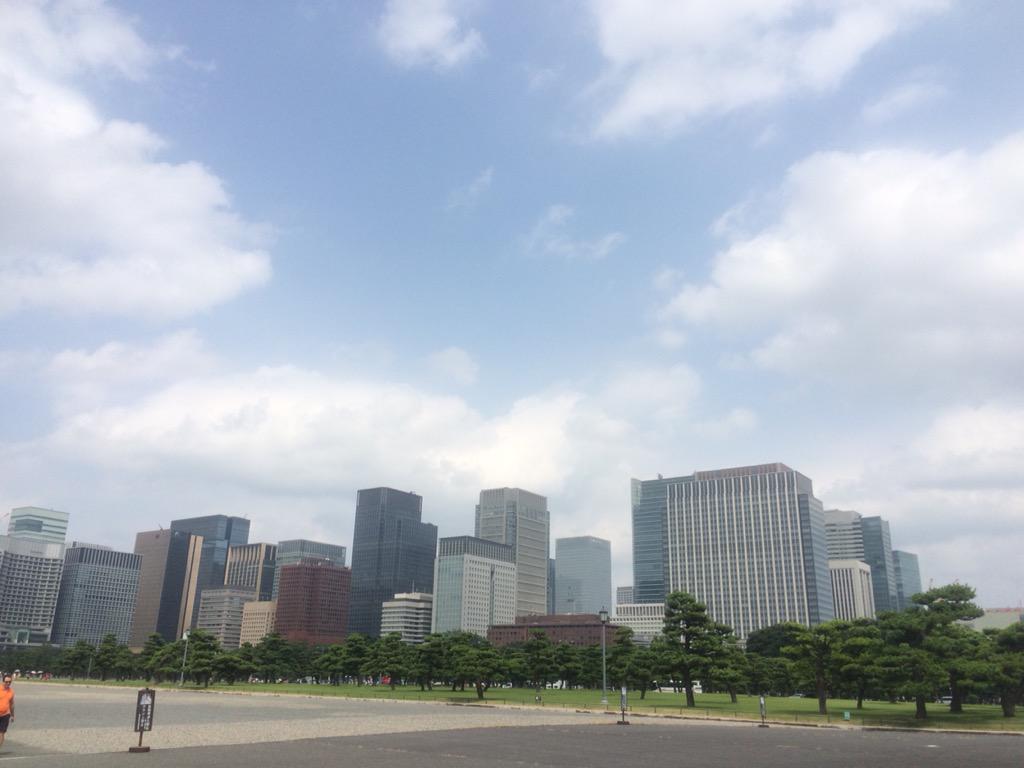 boholcafe's tweet photo. 丸の内のビル街も綺麗だよね🏢
#クリーンジャパン #cleanjapan #皇居 #rt #イマソラ #丸の内 http://t.co/KQaMxB0uVe