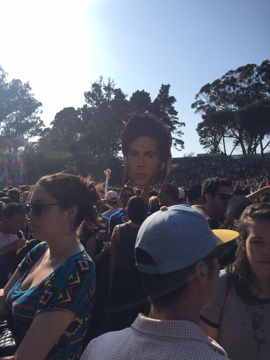 RobLowe's tweet photo. Apparently, I made an appearance at #outsidelands in SF. #Big80sHead http://t.co/ePndMG8h60