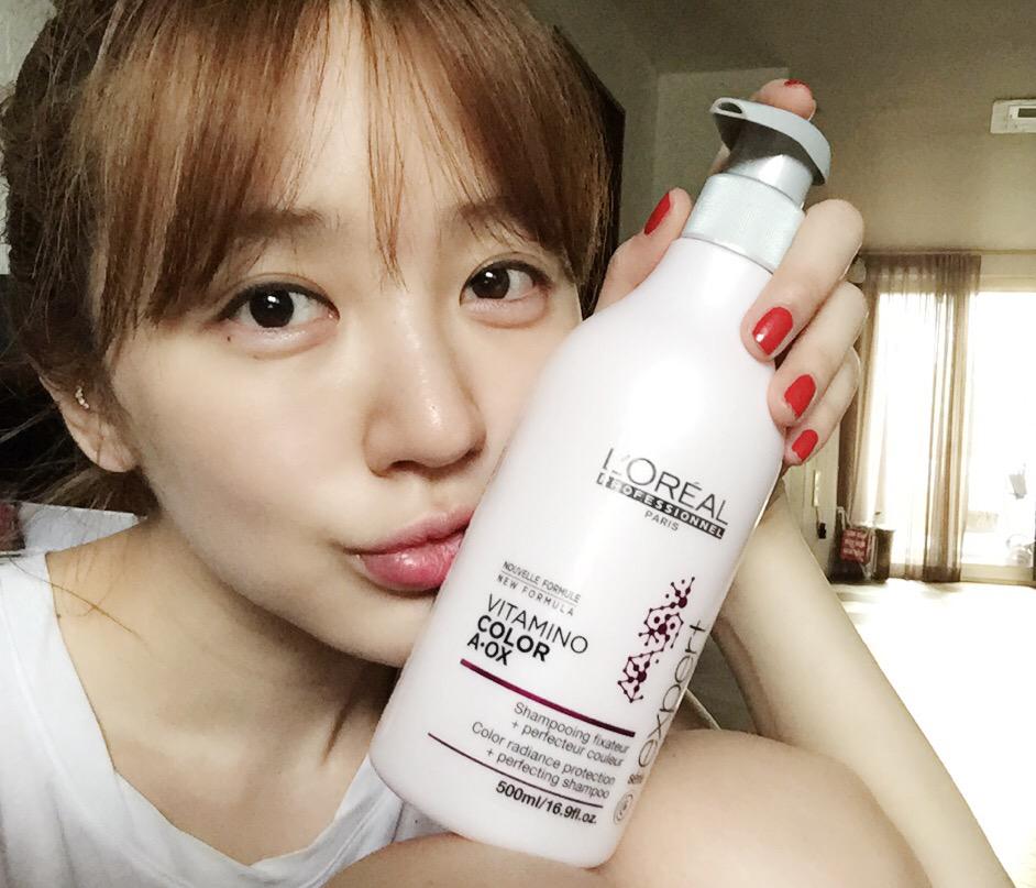1003Grace's tweet photo. 로레알제품이 선물받았어요~~으흐 너무 좋다니 빨리써봐야겠어요 아시아로레알 프로페셔널 모델로서 더 열심히 활동할게요 로레알제품 많이 사랑해주세요~~^^ http://t.co/R1RUC539a4