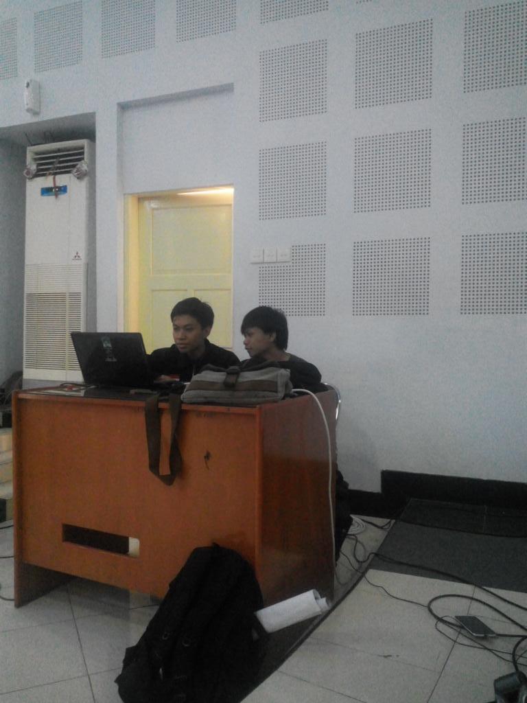 Semangat membaca livetwit