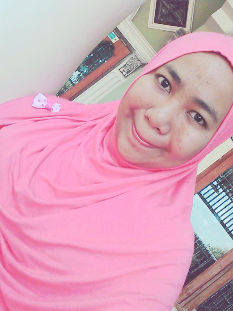 riskinaa's tweet photo. Tebarkan senyummu kepada semua yang engkau kehendaki dan buatlah anggunya dirimu menjadi pancaran keindahan😊 http://t.co/5KCwa20EKD