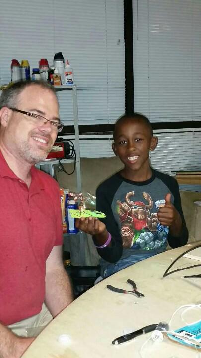 AcklenX's tweet image. Another satisfied maker @MakerSpaceCLT #MakerScouts 

 #LEDtree