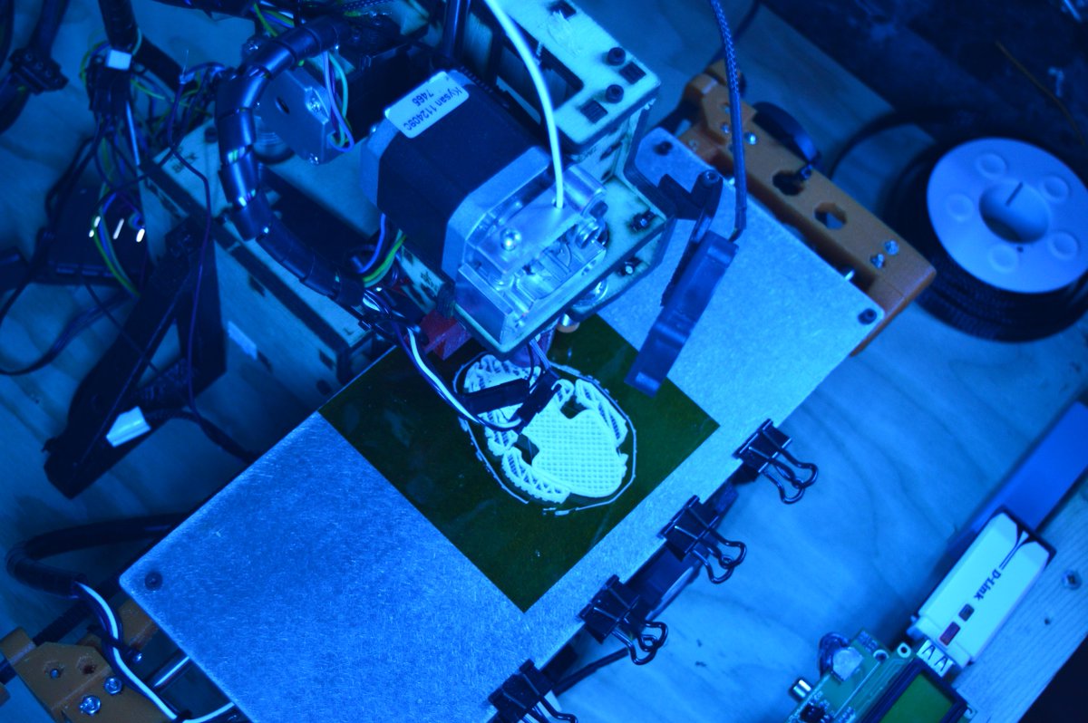 CMDannCA's tweet photo. A few shots of my @printrbot 1405 #maker edition that just keeps growing #RaspberryPi is now mounted, new blue lights http://t.co/WEyYjMxsKL