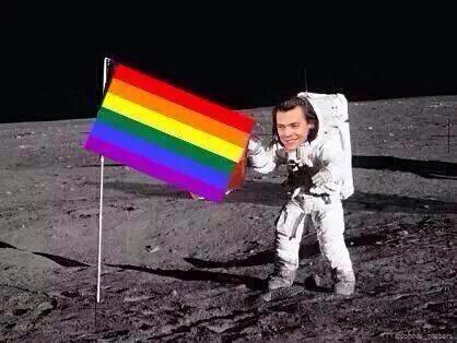 babyxmoo's tweet photo. "Why u love 1D Fandom?"
.
THE real question Is "why cant u??" #DragMeDownMusicVideo http://t.co/PARyYjAmxF