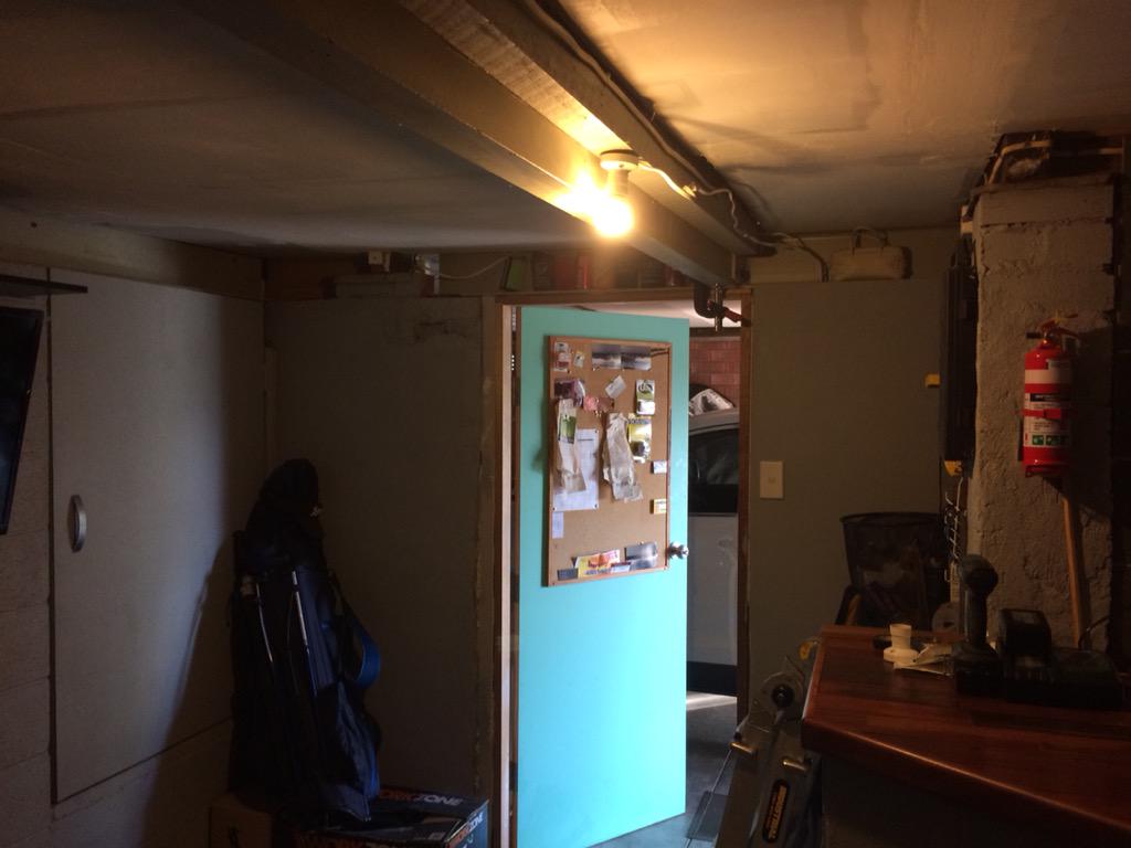 thesting82's tweet image. Finally got rid of the temporary bush light circuit in the mancave! #endlessproject #uncertifiedsparky #mancave