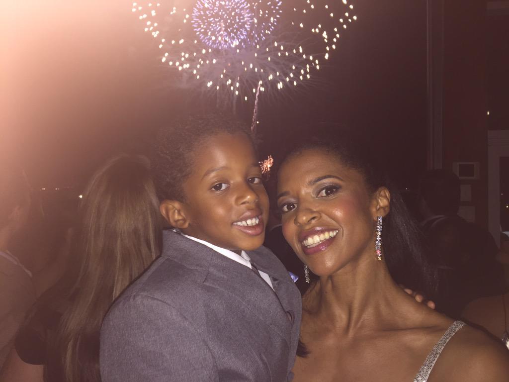 Renee Elise Goldsberry desktop Wallpapers