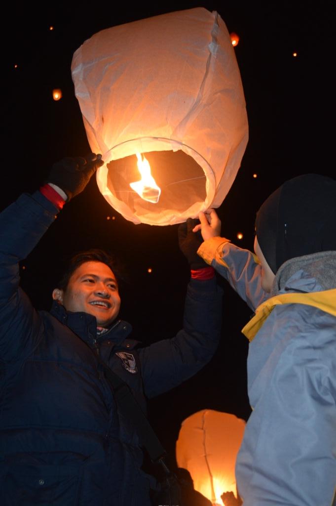 riniie13's tweet photo. @FestivalDieng mlm minggu kmrn nerbangin lampion brg suami&tmn2, itu momen terindah yg sulit dilupa ππ #DCF2015 http://t.co/DwjjYuw0l5
