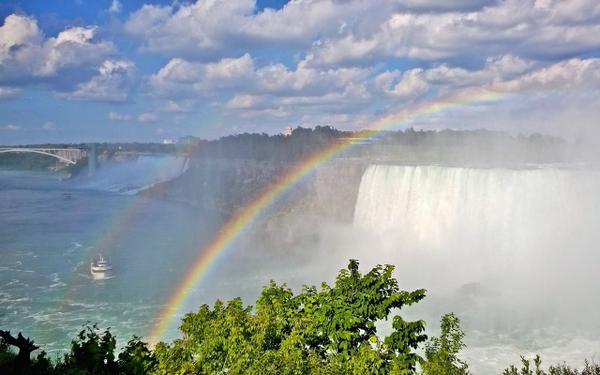 Lumia's tweet photo. Love this rainbow shot from Niagara Falls from @RTWgirl_! http://t.co/3496KamF0u