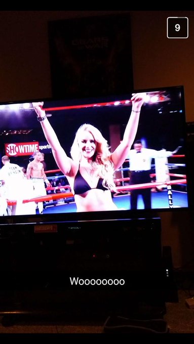 Heyyyyy I'm on tv #showtime #boxing http://t.co/6Wbr0AnuVM<a href="/tag/showtime"class="tags">#showtime</a><a href="/tag/boxing"class="tags">#boxing</a>