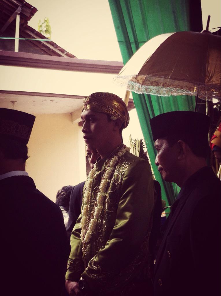 Selamat menempuh hidup baru, tukang gebug kita semoga lancar dan sukses &amp; makmur 👊😉<a href="/AdjiexNg/">Adjiex_Ngan</a>