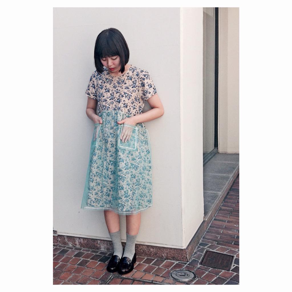 coandtion's tweet photo. accoさんのエプロンワンピース10点もの👗
ポケットがとってもかわいいです💌
チュール部分はキラキラのラメがついていてとってもキュート🍒
是非店頭まで見にいらして下さいっ✨

model：yuriko
photo：shiori http://t.co/McOF1Ny92x