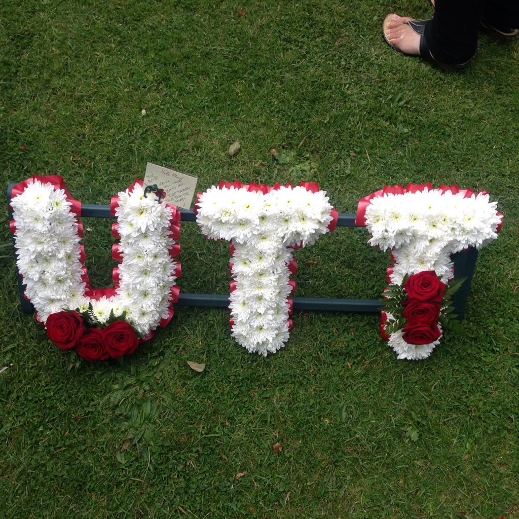 TurfTavernFC's tweet photo. Our thoughts are with Bob's family today , one year without you seems like a lifetime. Always in our thoughts #UTT http://t.co/at7XTU02fn