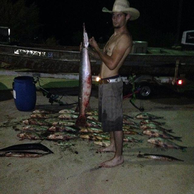 Bowfish247365's tweet image. Fan Photo Submission by: hard_nocks_bowfishing &amp;gt; I knocked off half the beak but it ended up being 51&quot; #rayroberts …