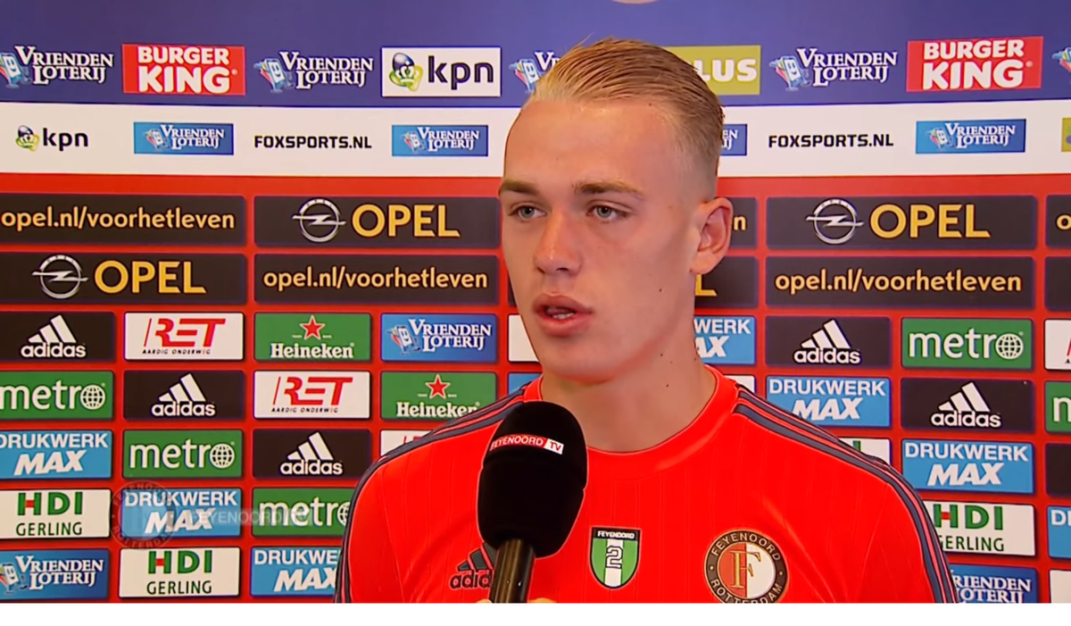 Feyenoord's tweet photo. Karsdorp en Basaçikoglu kunnen niet wachten tot vanavond. Hun vooruitblik op #FEYutr: http://t.co/q7vfUb3YVG http://t.co/vY6FHprvo1