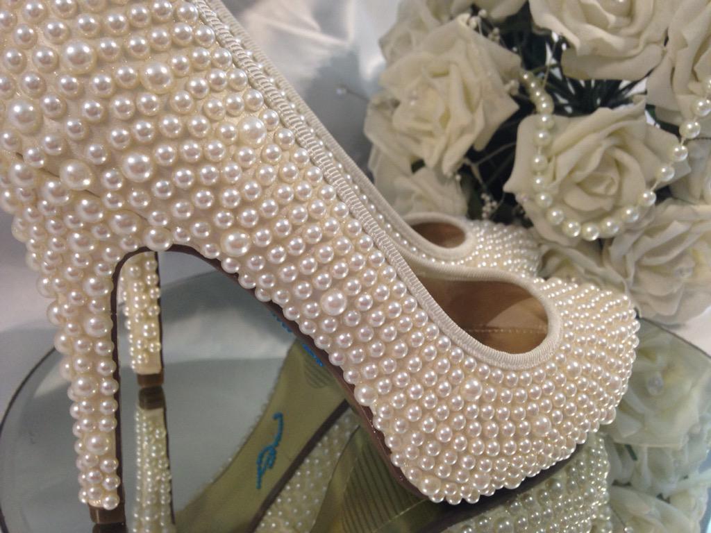 BridesSparkle's tweet photo. My latest pearl creation for a special bride x #bride #wedding #special #pearls #vintage #occasion #England 💕 http://t.co/uHS0cZvgaX